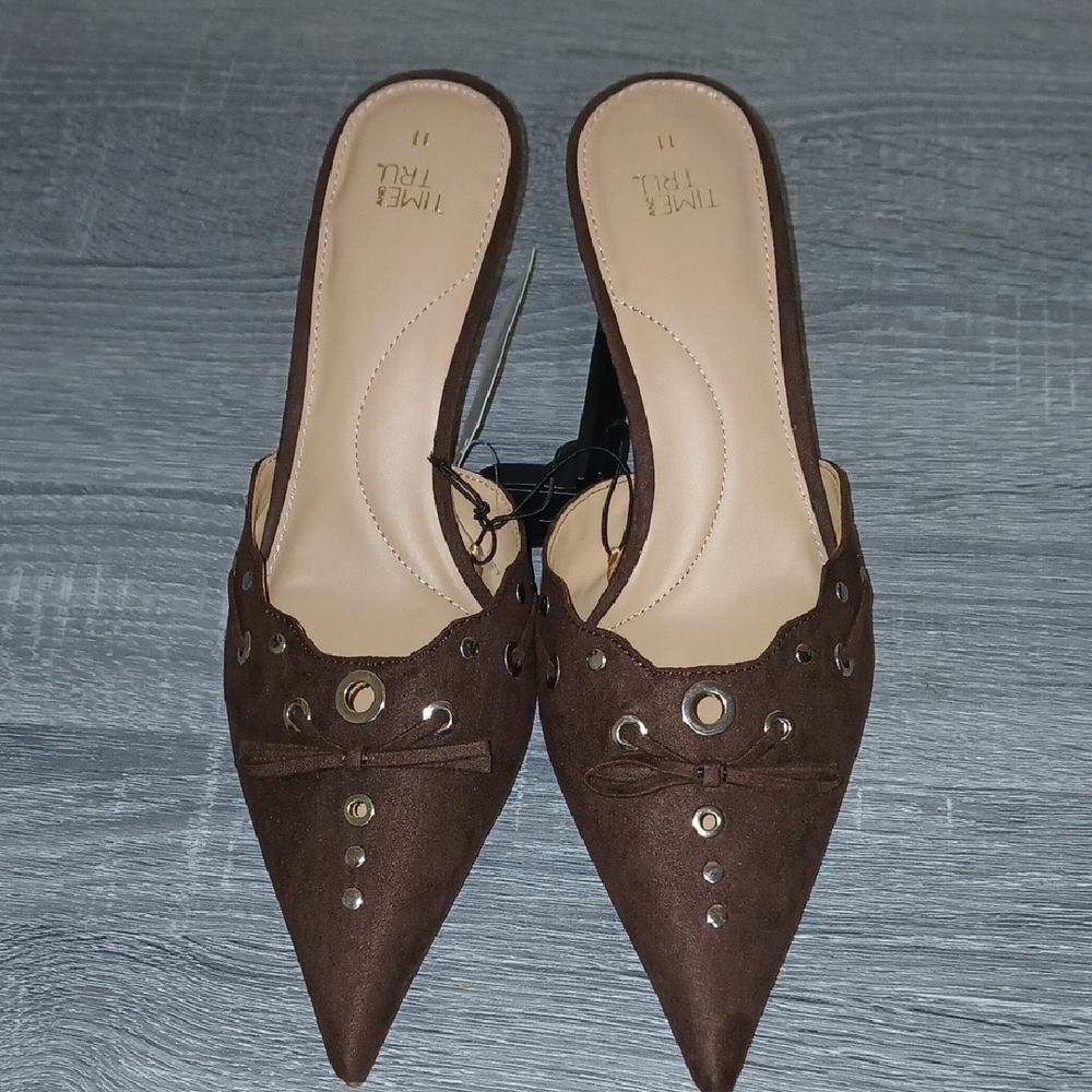 Time and Tru 11 Brown Kitten Mules with Metallic Details